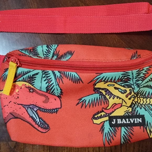 Original J Balvin Fanny Pack from Vibras Tour Dinosaurs - Picture 1 of 4
